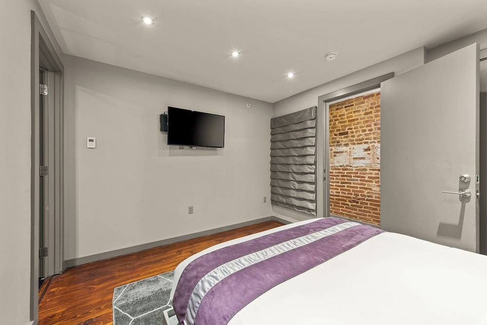 4 Bedrooms, Elite, Suite, 3 King Beds, Queen Bed, Sofa, Pool Access، The Natchez Vacation Rentals 3/10