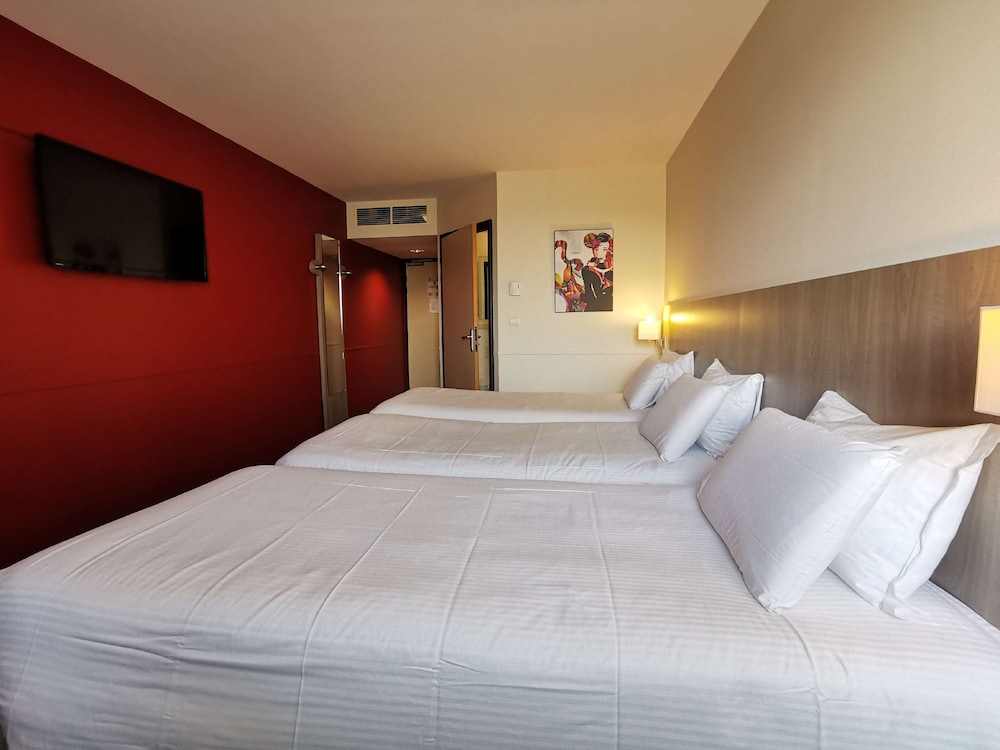 MERCURE Chartres Est 22/65