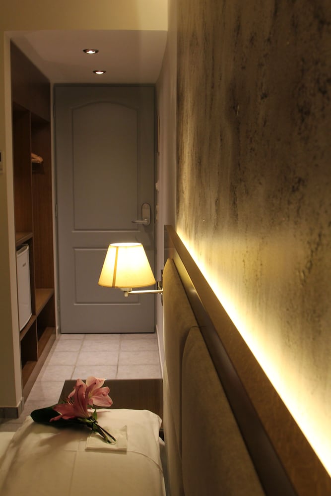 Achilles Hotel 36/51