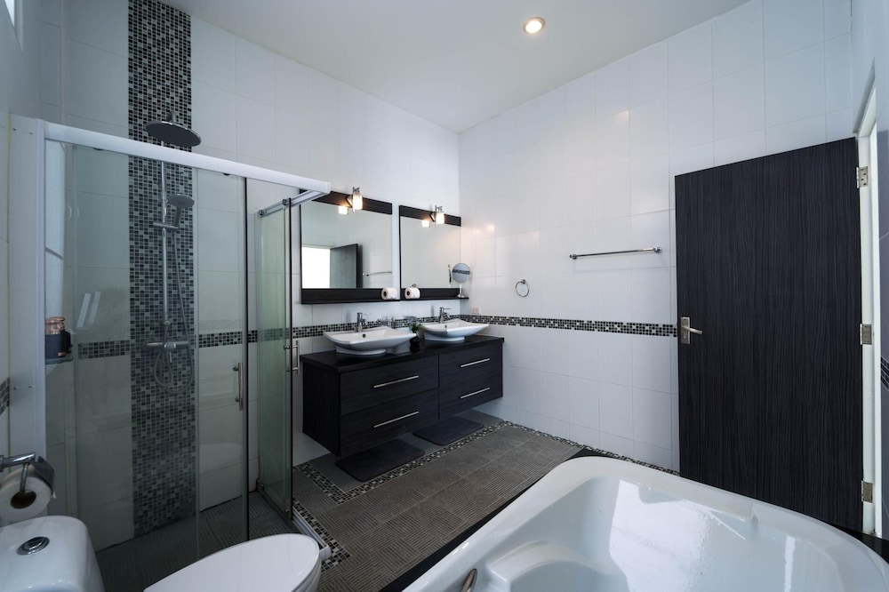 Hua Hin Pool Villa With 4 Bedrooms L27 45/50