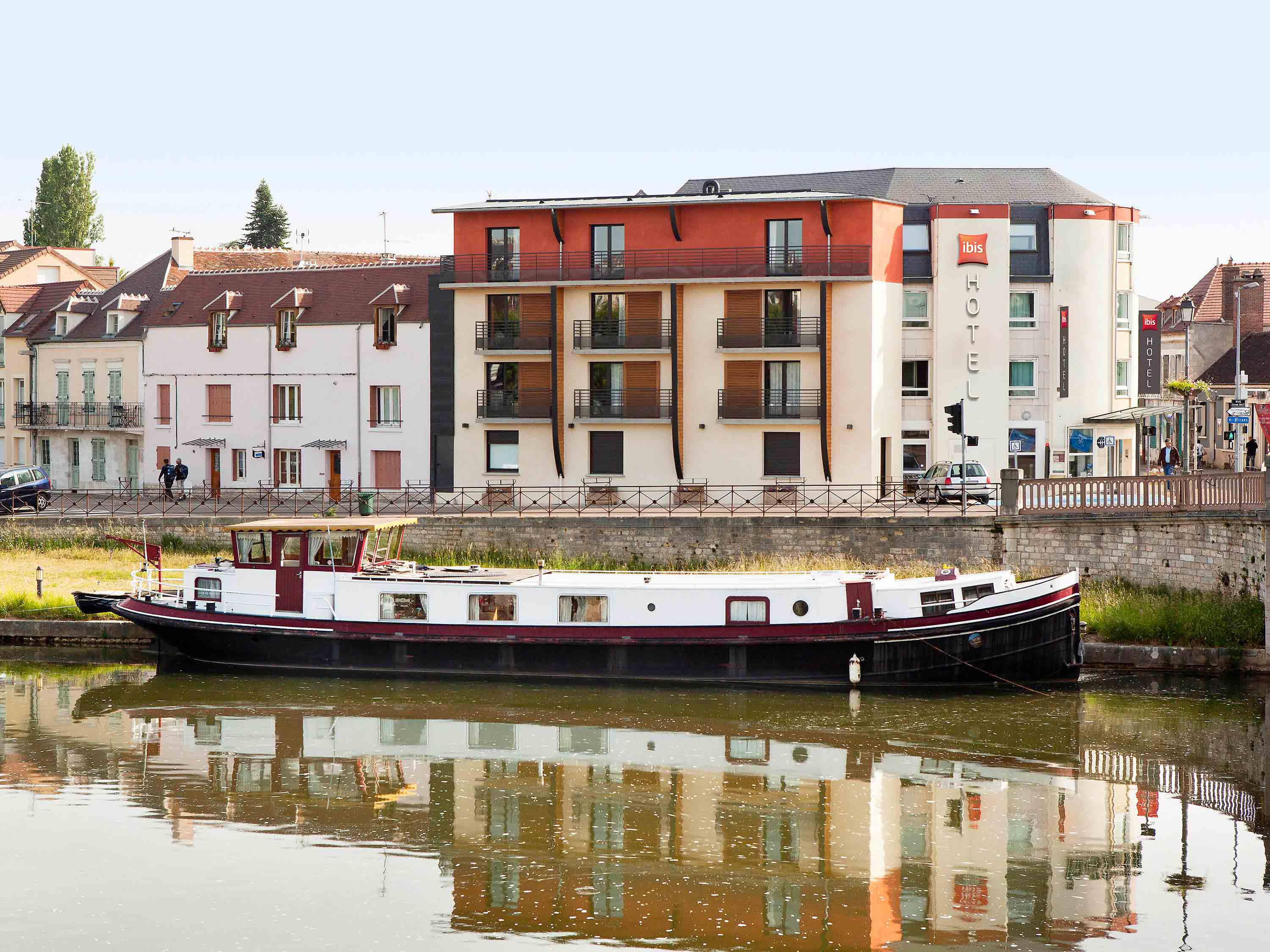 Ibis Auxerre Centre 42/50