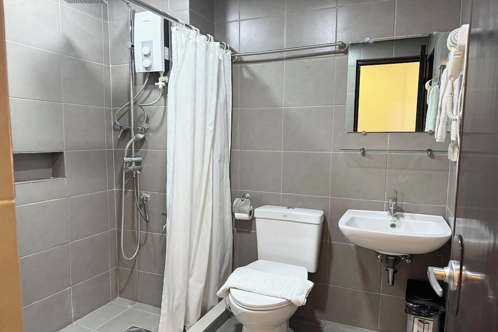 Belltower CSheLi Suites Bantay - Vigan by ZUZU 75/83