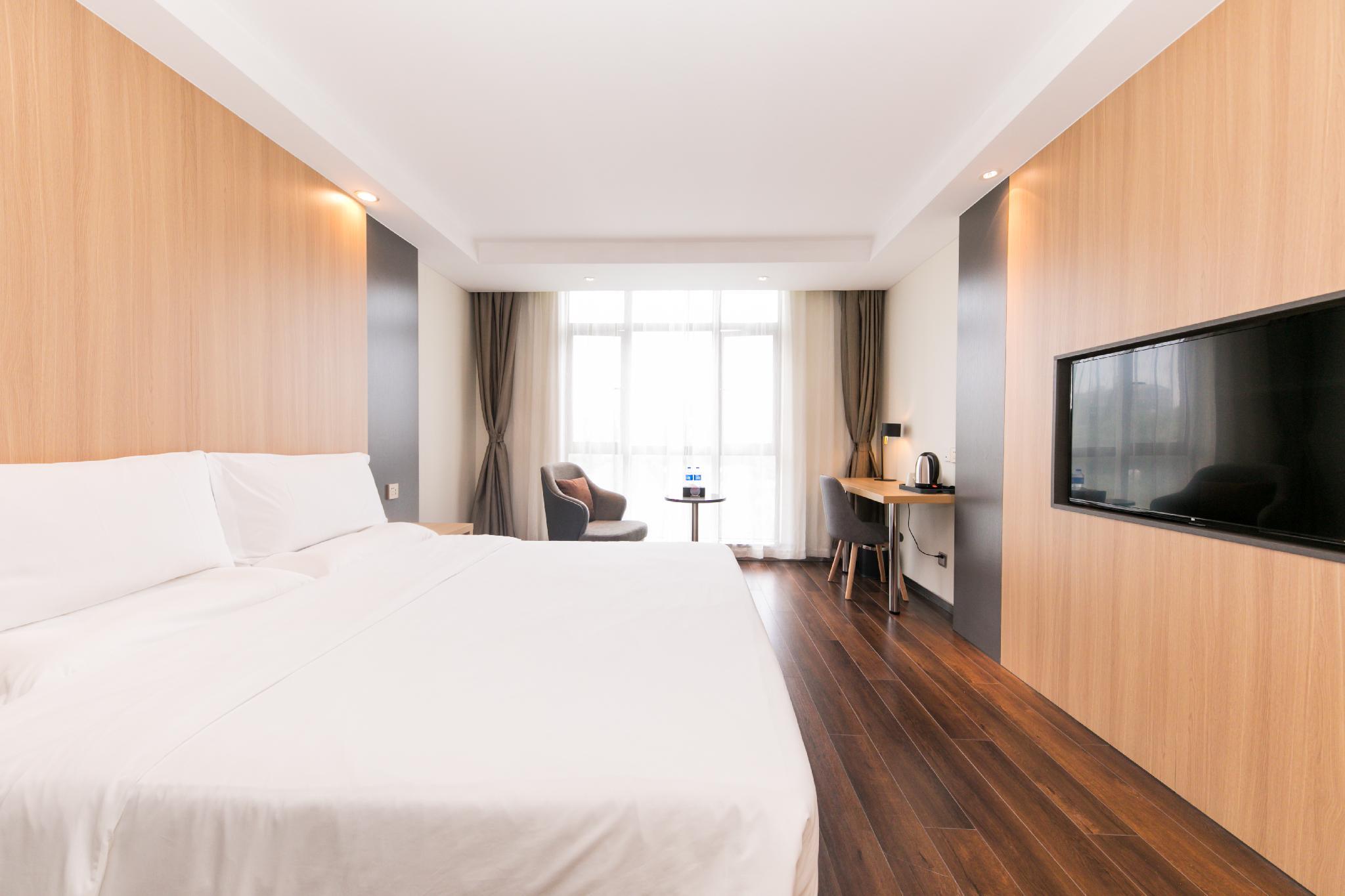 Deluxe, Queen Bed