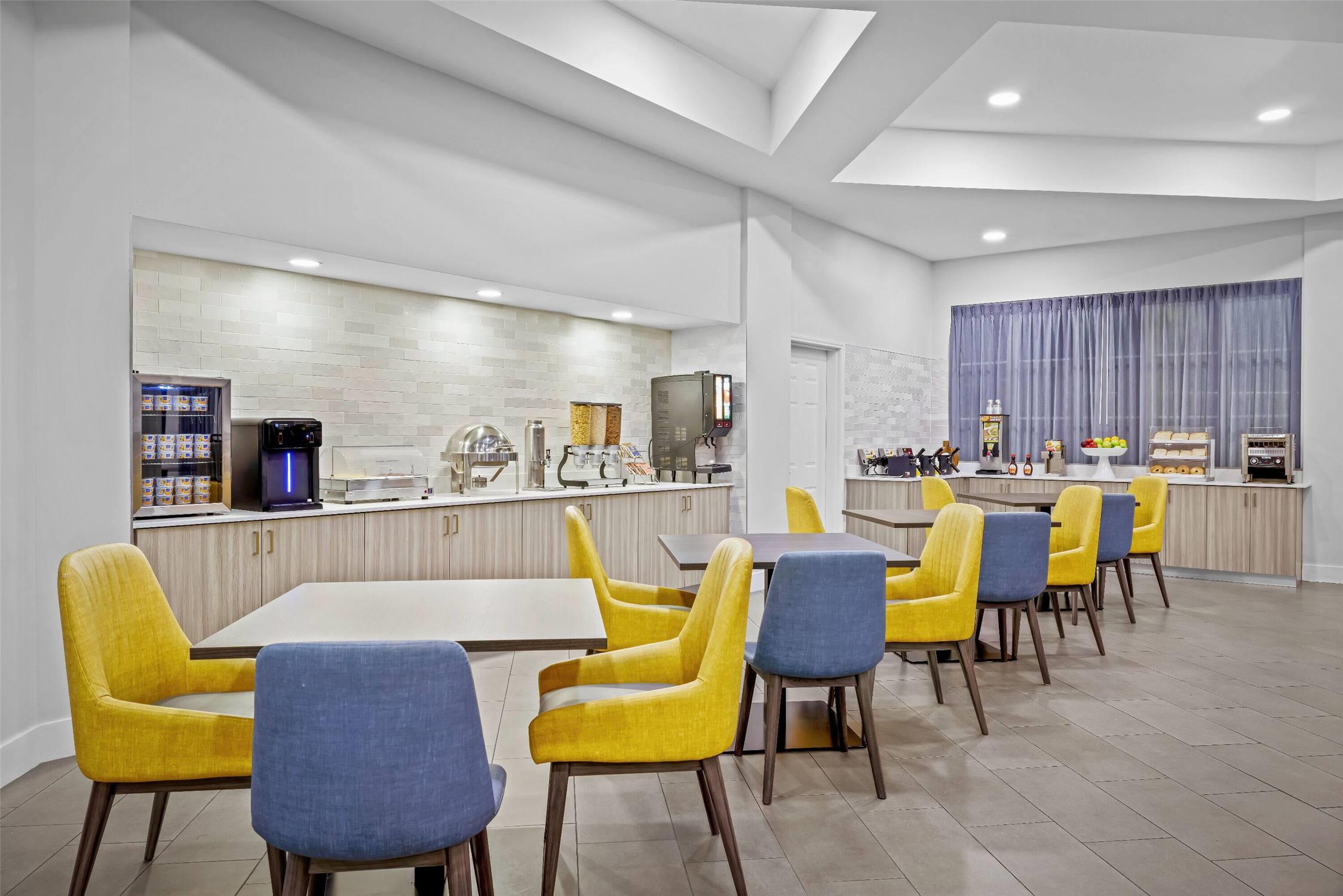 La Quinta Inn and Suites by Wyndham Miami Airport West 40/60