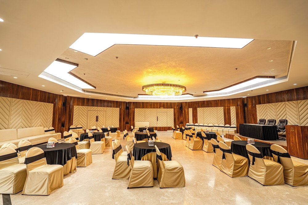Hotel Mayura 29/50