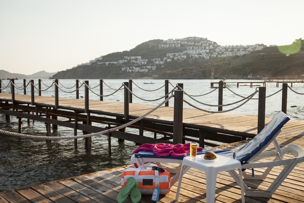 Golden Age Crystal Bodrum 23/50