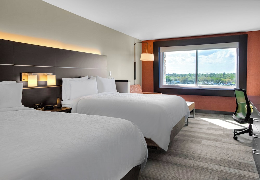 Holiday Inn Express Suites Sanford 25/54