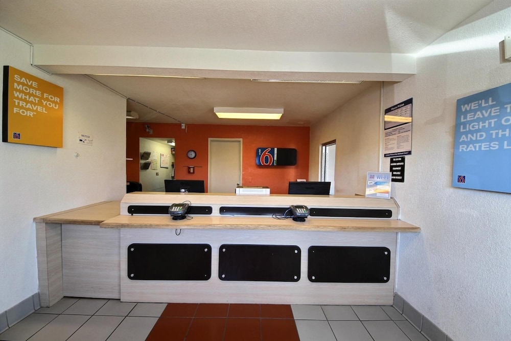 Motel6 Laredo Tx South 12/49
