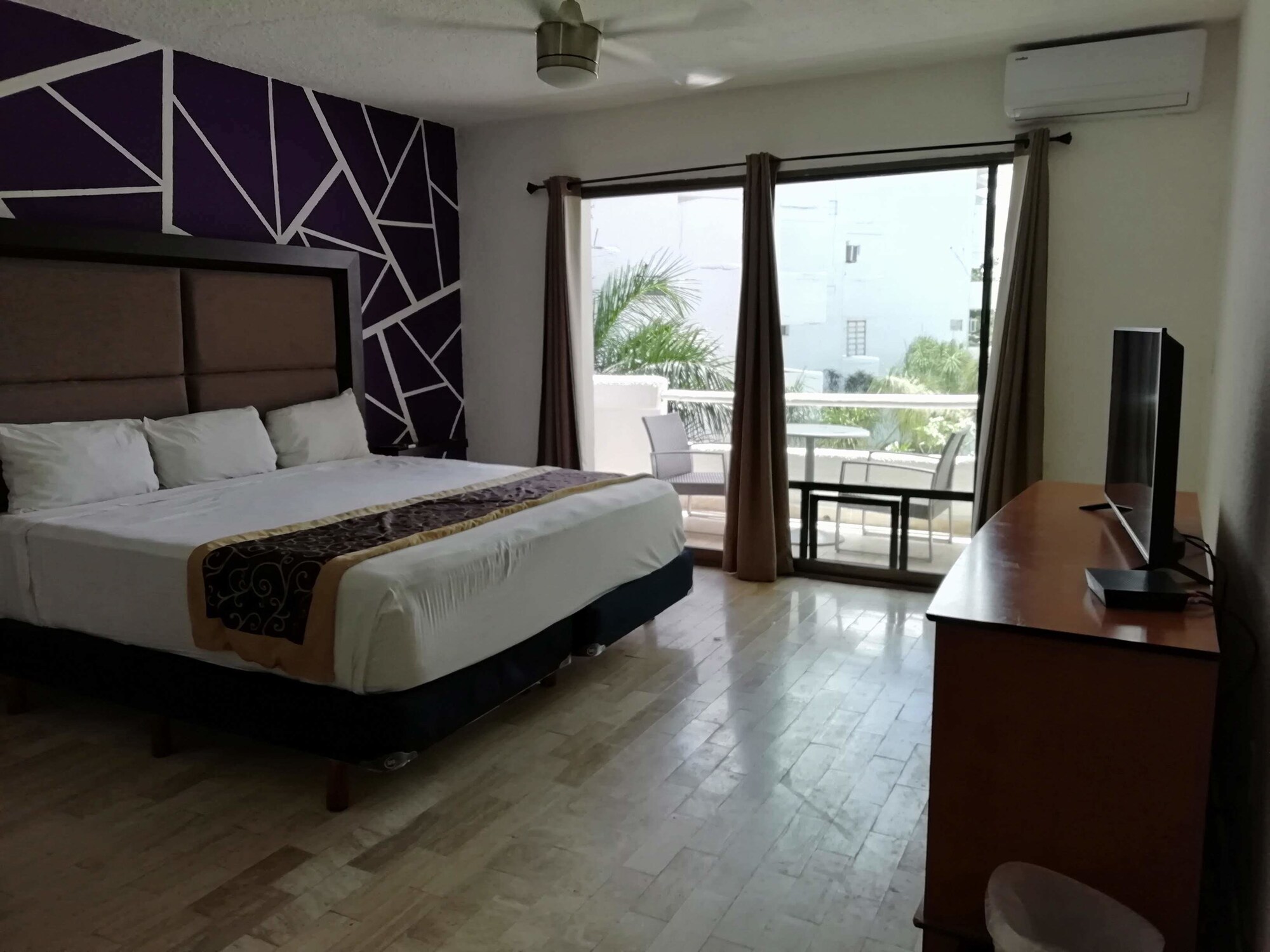 COMFORT, KING BED