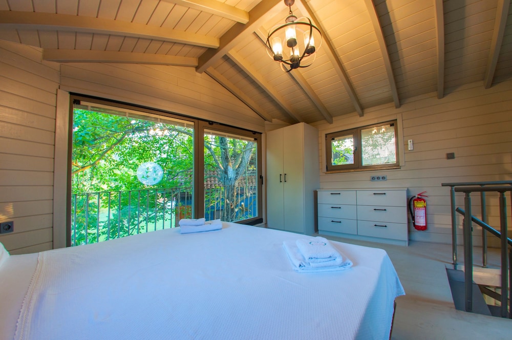 Garden Villa, Junior, Queen Bed