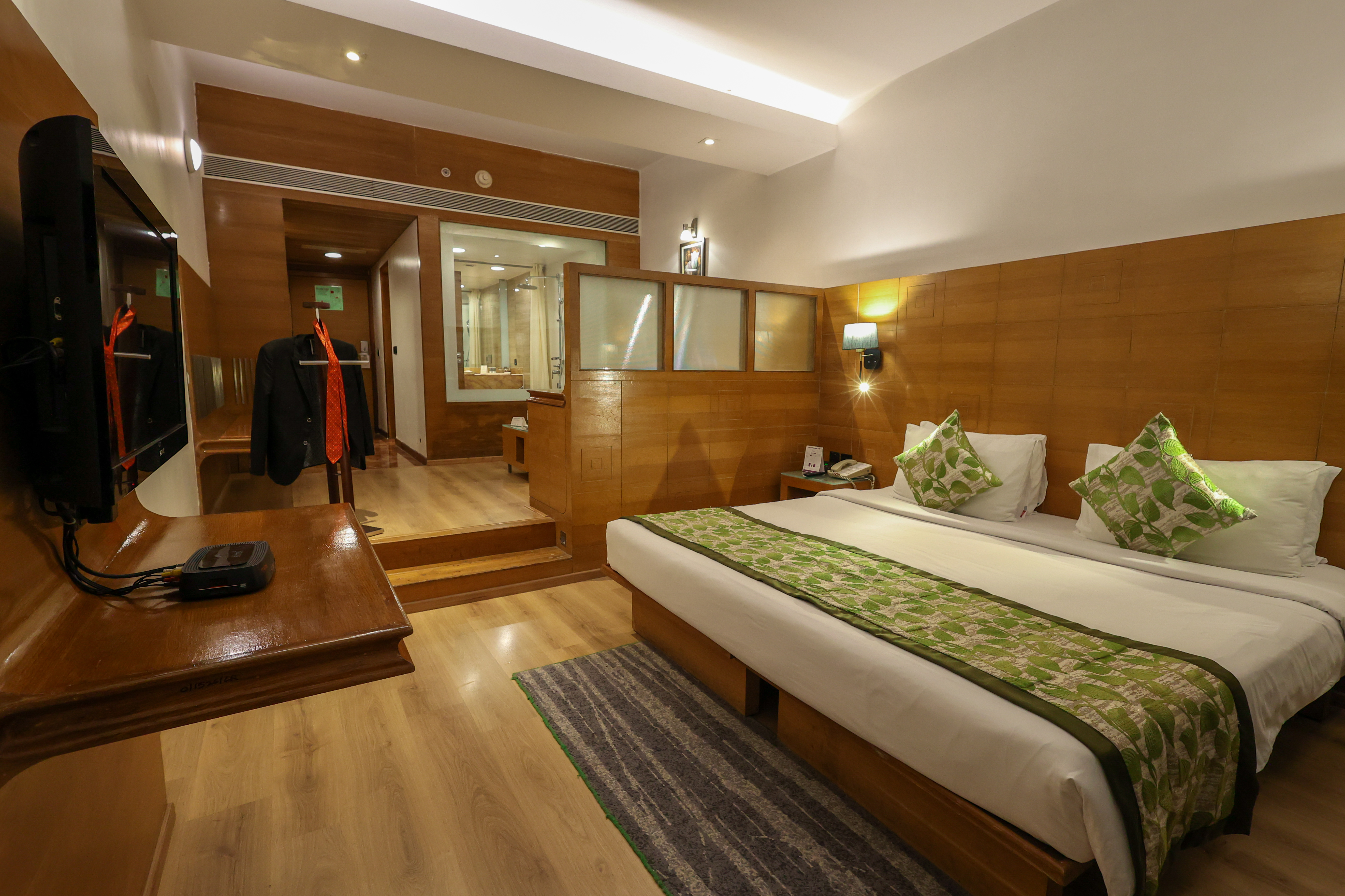 Club Double Room with Bathtub