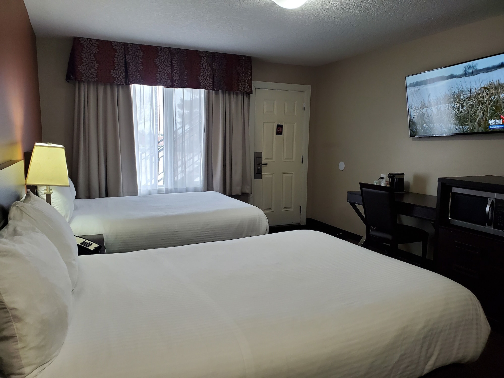 BASIC, 2 DOUBLE BEDS, CITY VIEW