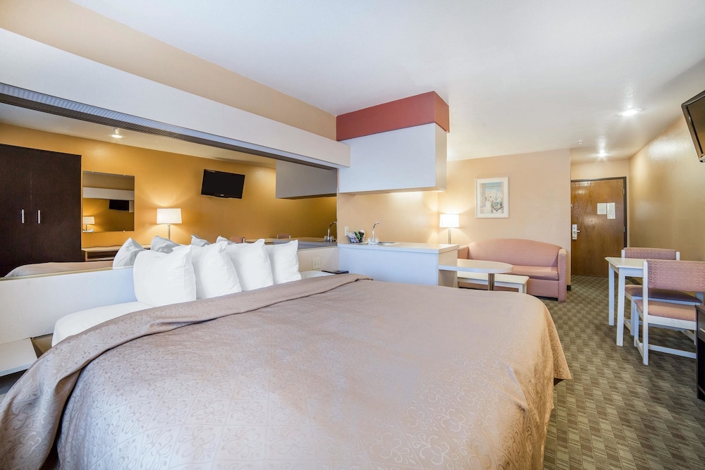 Quality Inn and Suites Elko 20/36