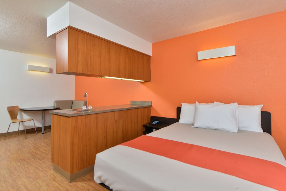 Motel6 Meridian, ID - Boise W 11/30