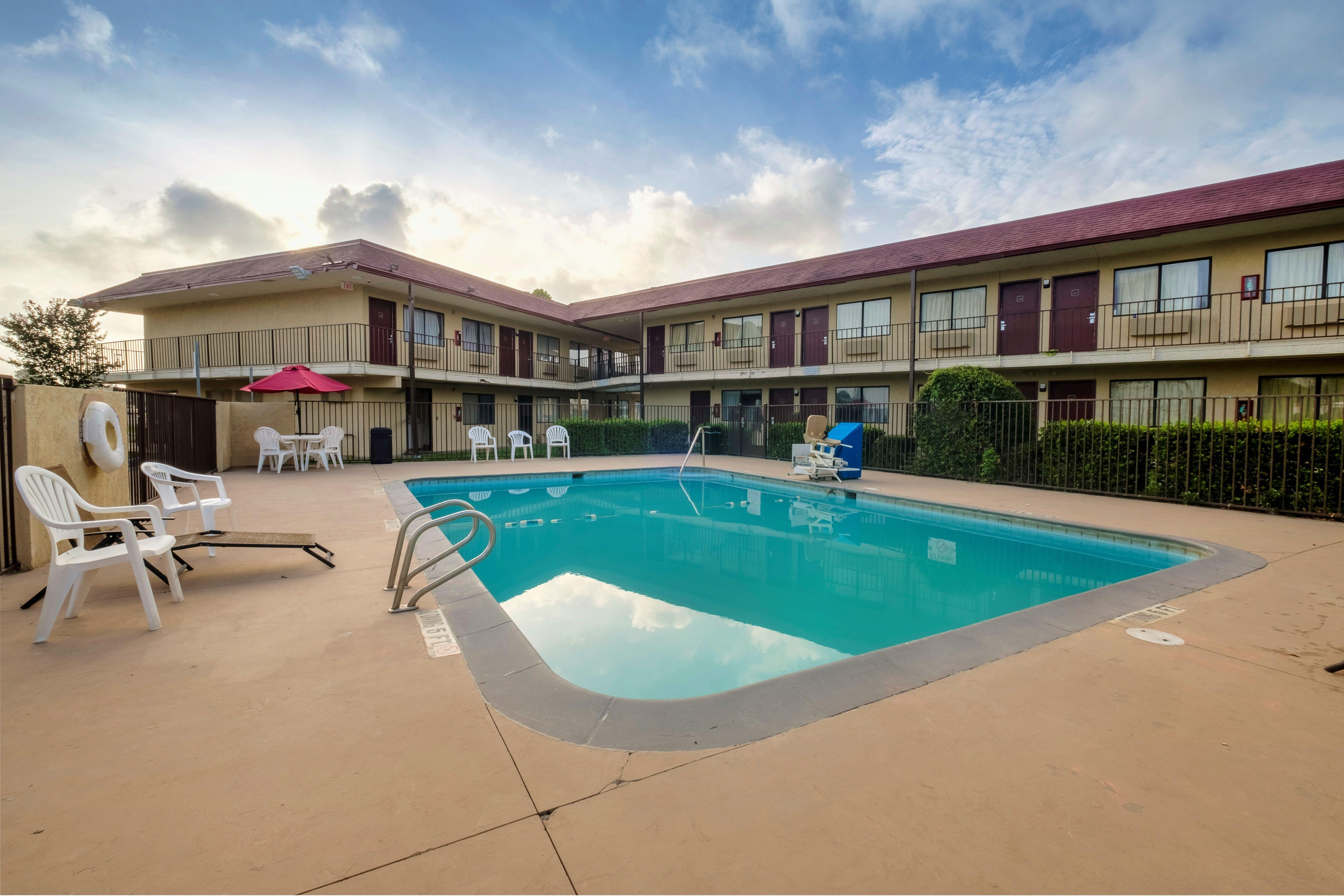 Budget Inn Alexandria, LA 24/26