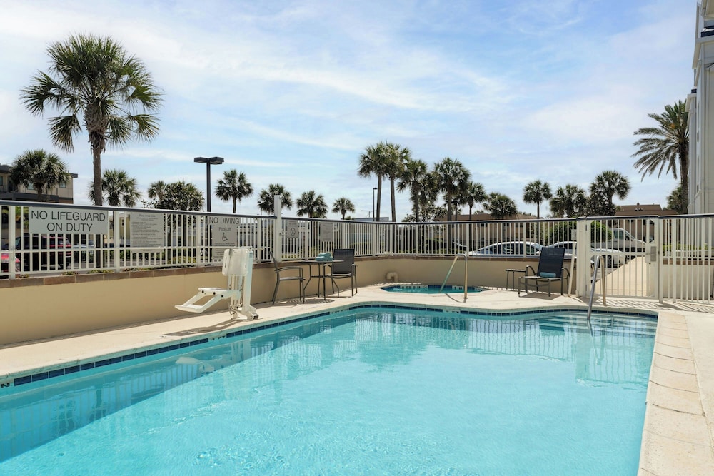 Fairfield Inn and Suites Jacksonville Beach 29/54