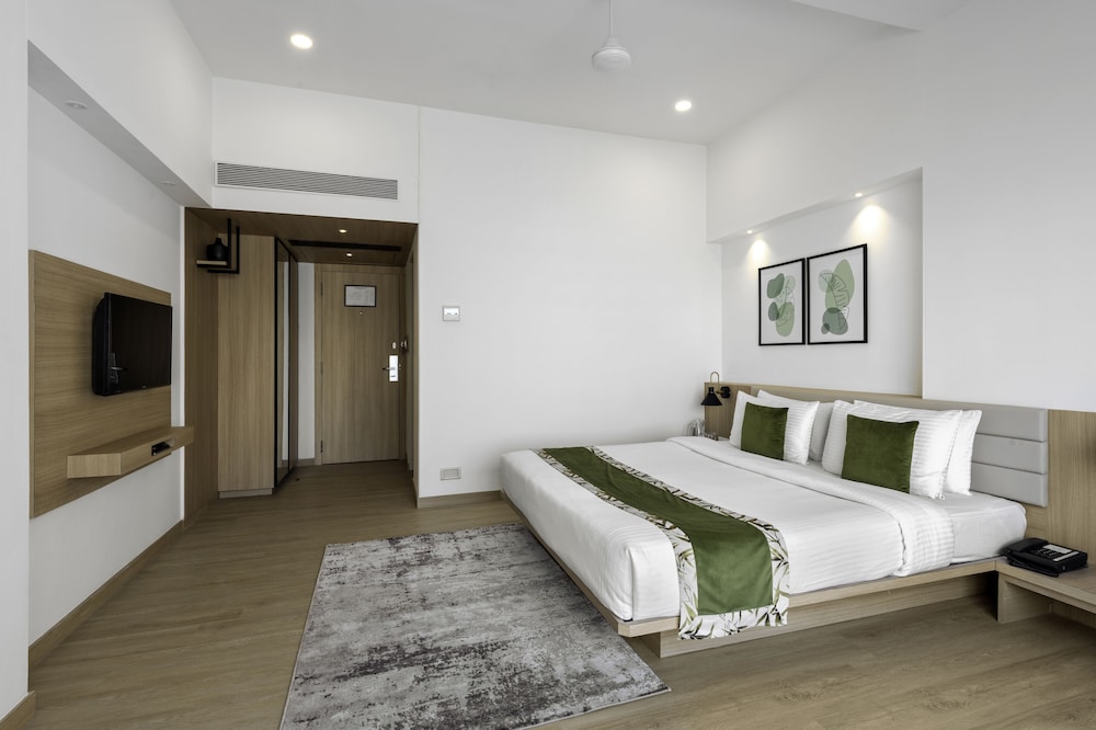 DELUXE, DOUBLE OR TWIN BED