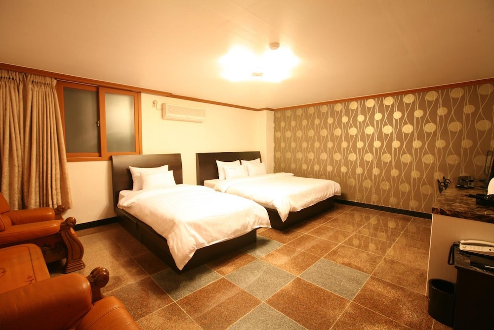 Hotel New World 8/49