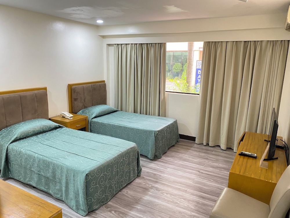 Bayfront Hotel Subic 10/41