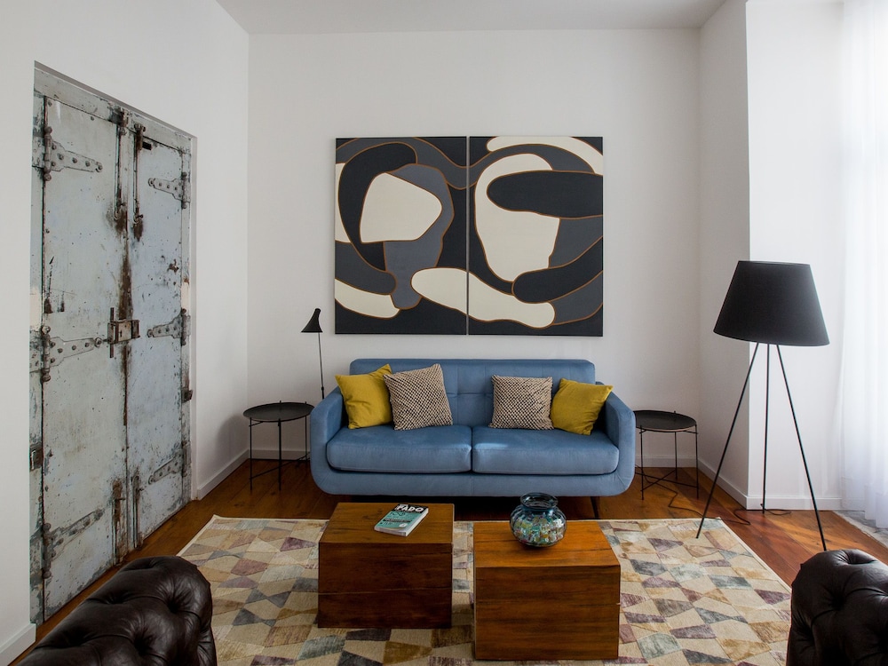 The 8 Downtown Suites 36/67