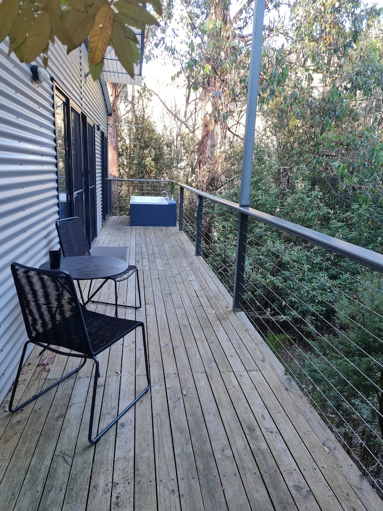 HUON BUSH RETREATS 24/50