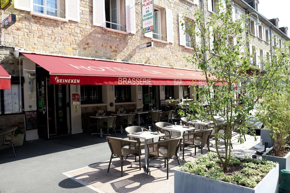 HOTEL DE LA PLACE 4/50