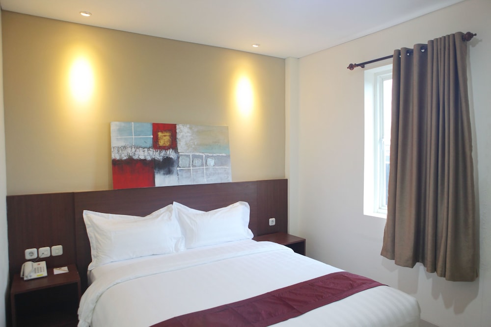 Life Hotel Soekarno Hatta Makassar 7/19