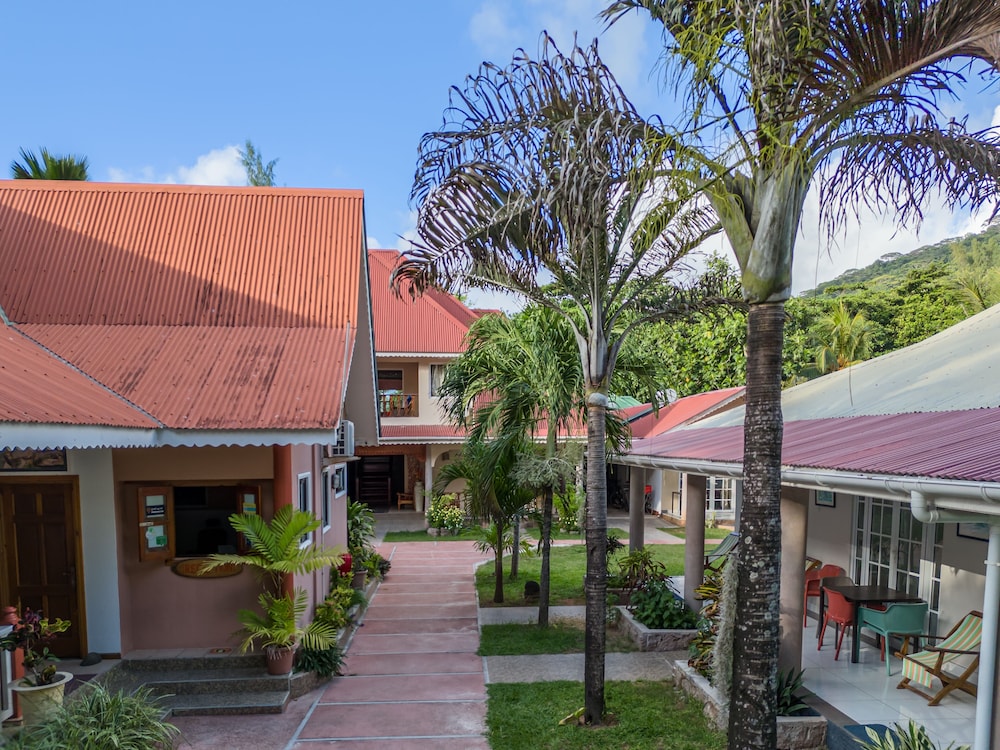 VILLA AUTHENTIQUE 4/50
