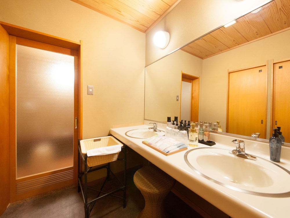 Hotel Hyakumangoku 50/50