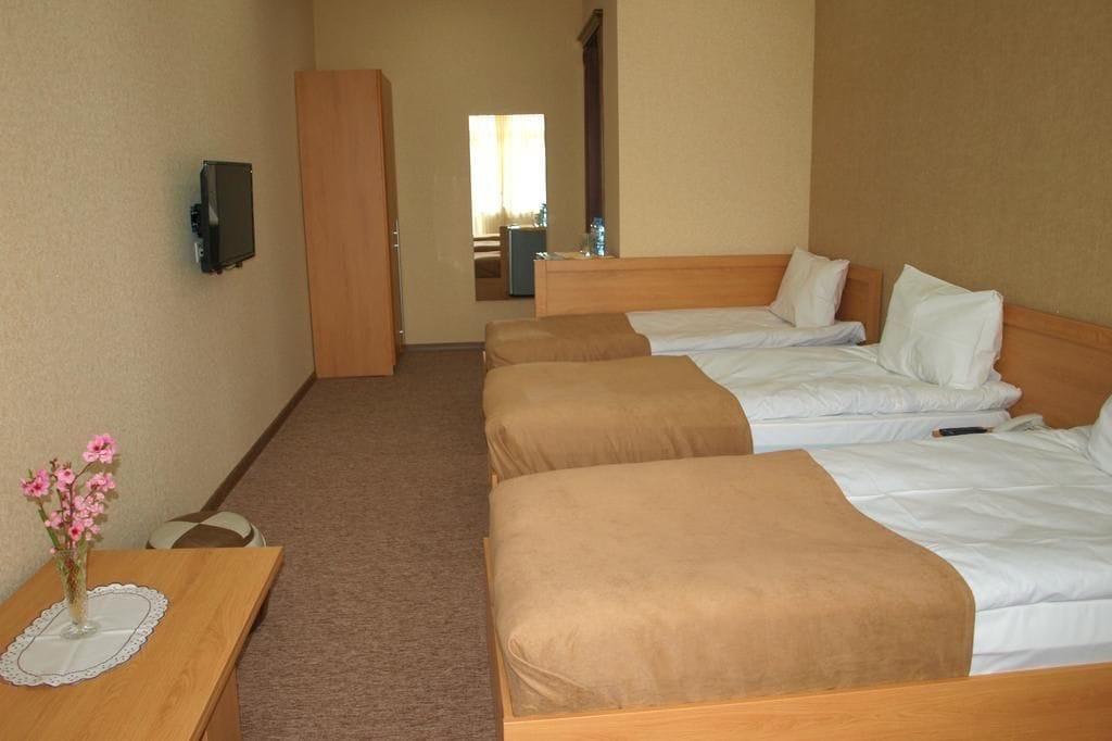 ROOM, TRIPLE