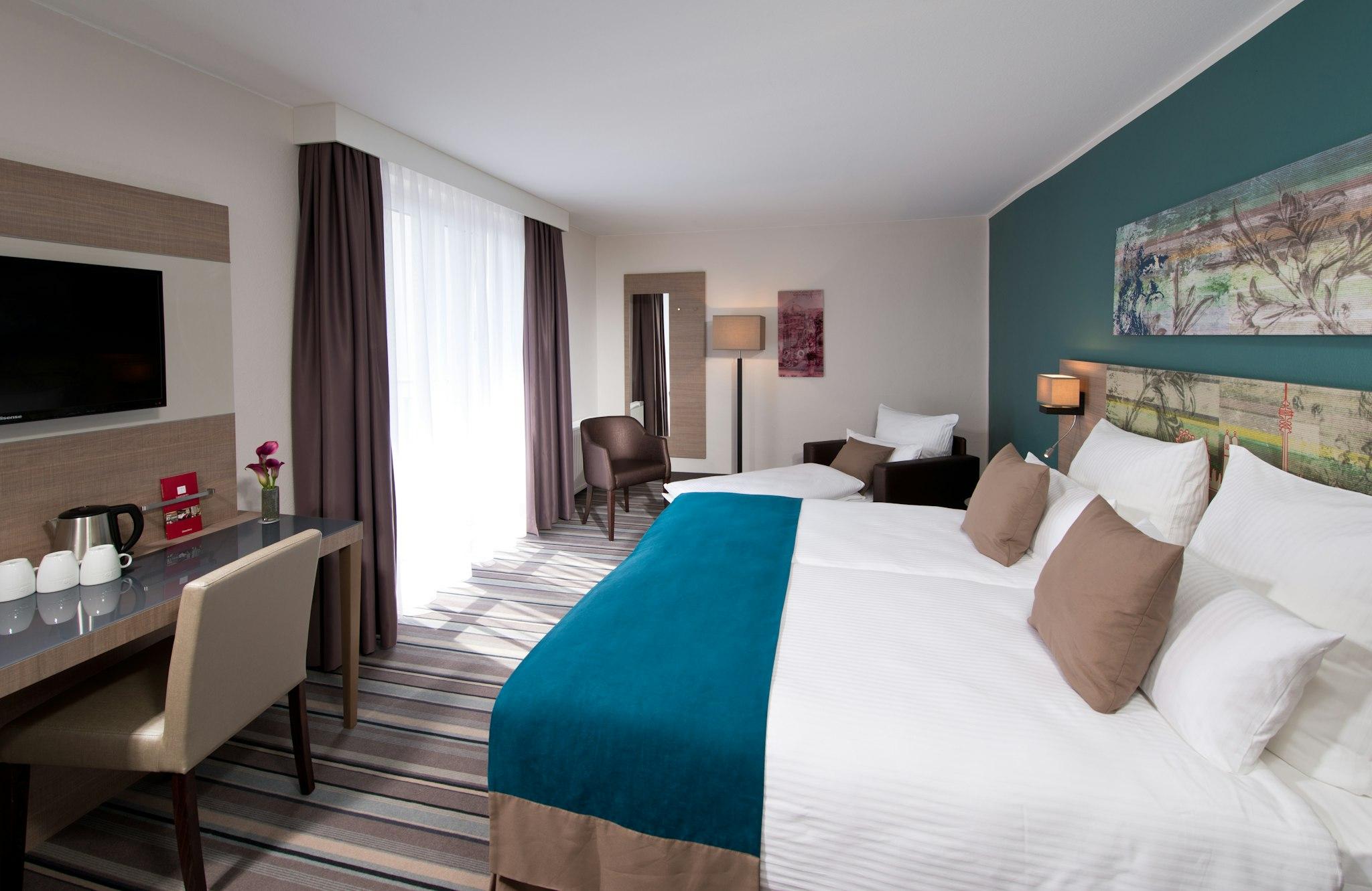Superior, Triple, Twin Beds, Sofa