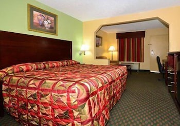 Rodeway Inn and Suites New Orleans, LA 9/33