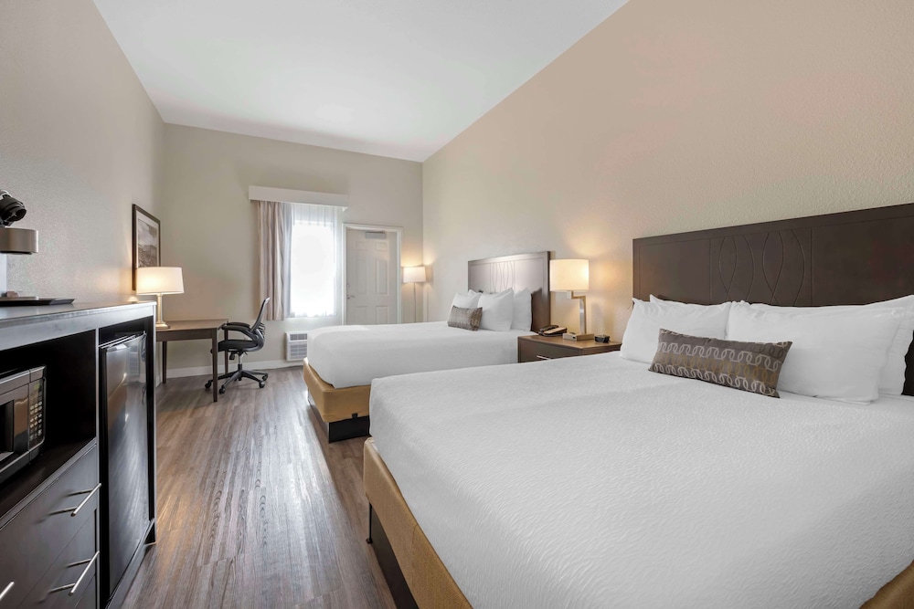 Standard, 2 Queen Beds, Pet Friendly, Accessible