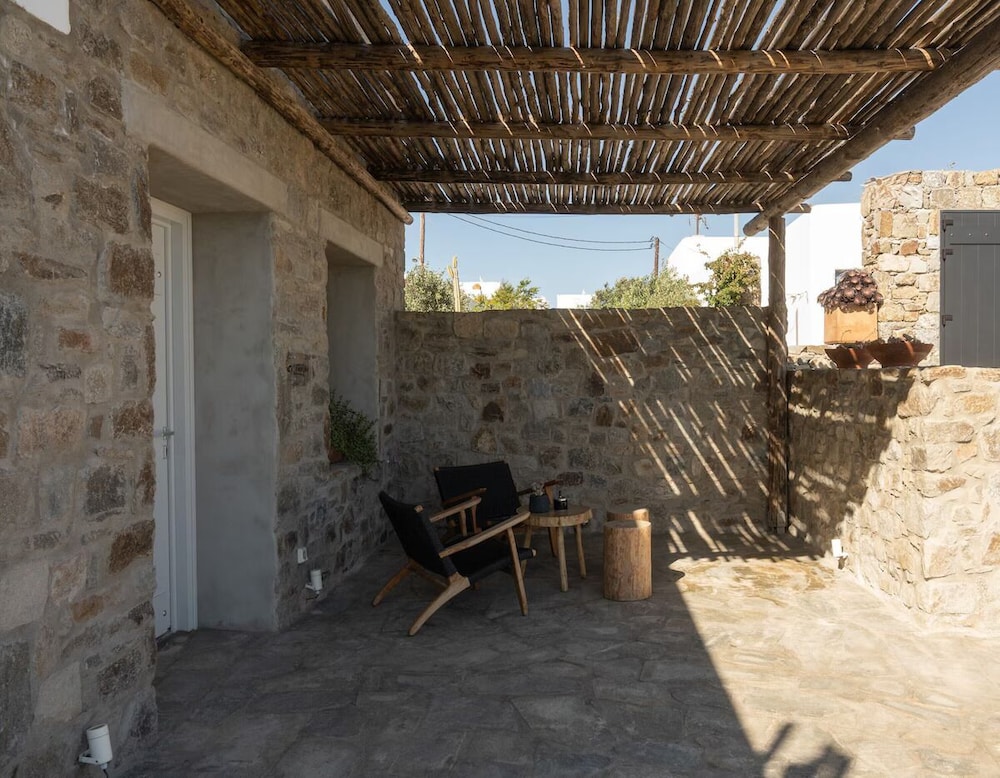 Mykonos Dot - Art Homes 8/46
