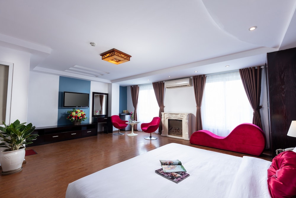 EXECUTIVE, STUDIO, SUITE