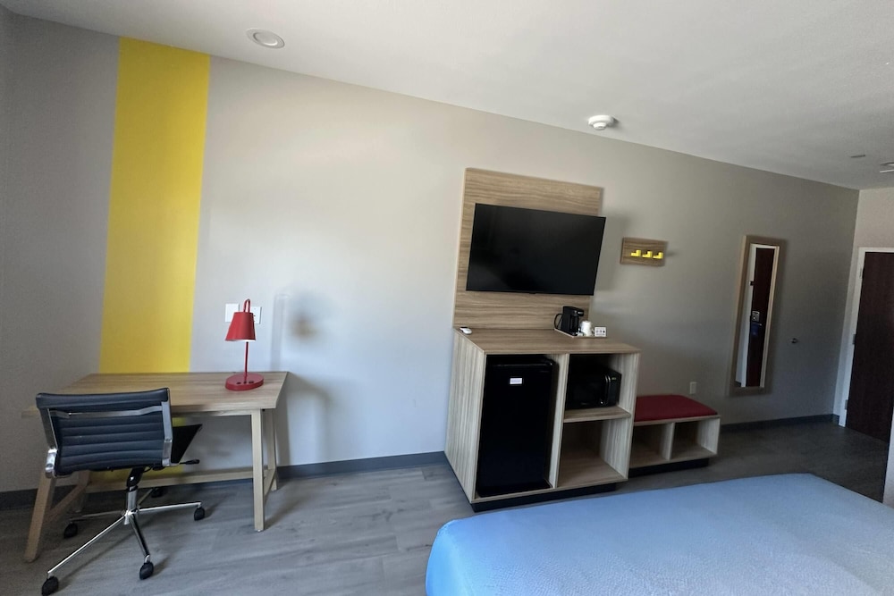 Super 8 by Wyndham Baytown 14/20