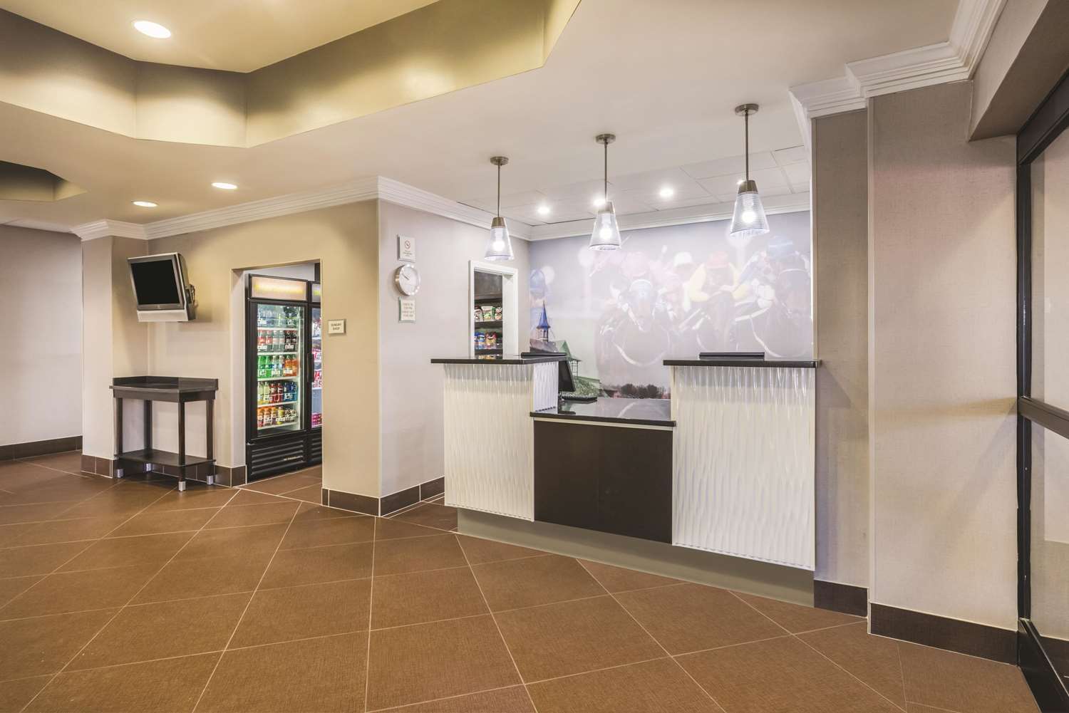 La Quinta Inn & Suites by Wyndham Louisville East 3/16