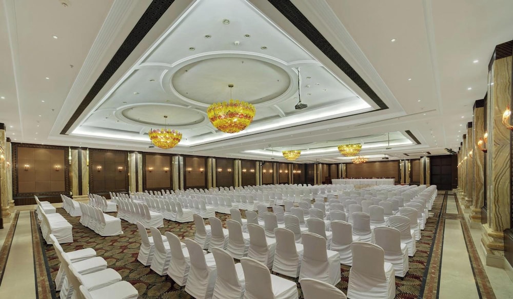 MAYFAIR Convention 19/37