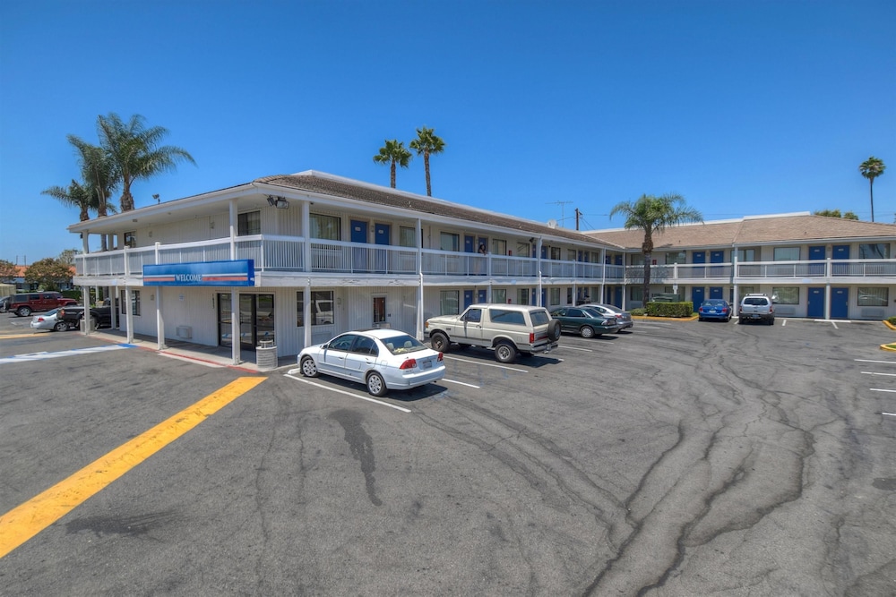 Motel6 Santa Ana, CA 6/53