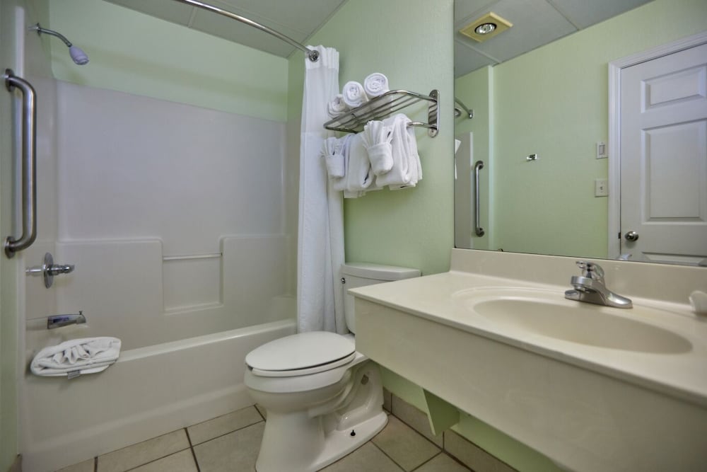 Palmetto Inn &amp; Suites 63/67