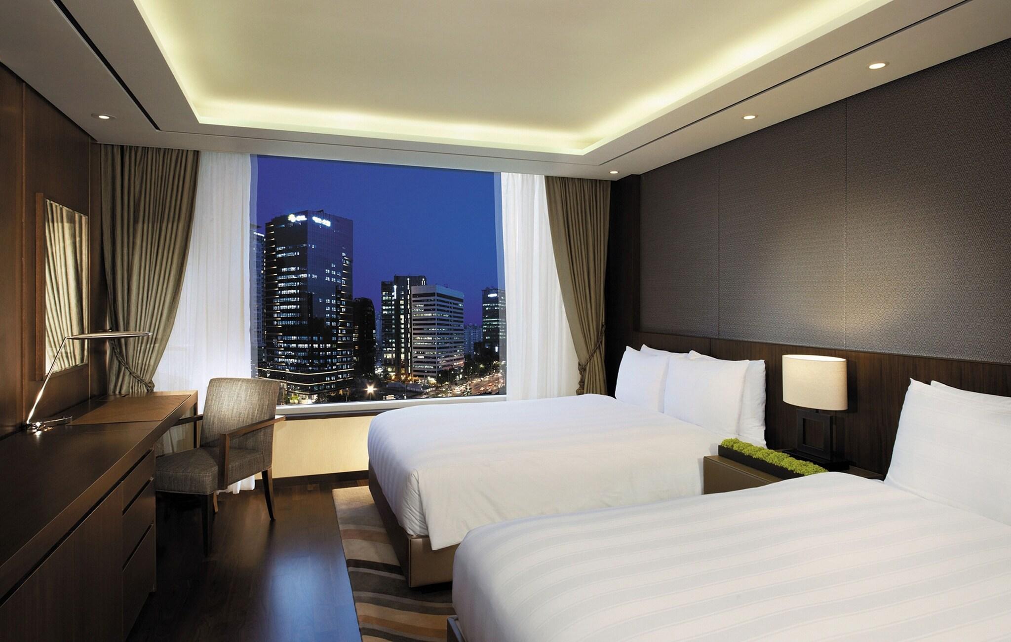 SUPERIOR, SUITE, 2 DOUBLE BEDS