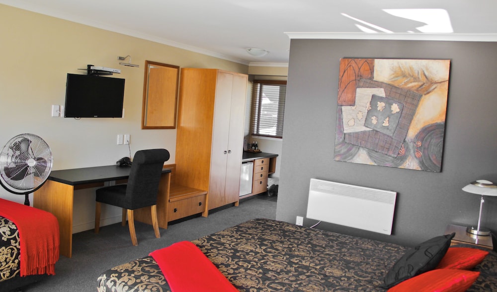 The Picton Beachcomber Inn 22/28