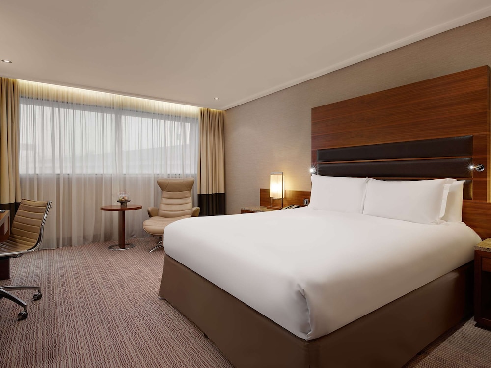 LUXURY, KING BED