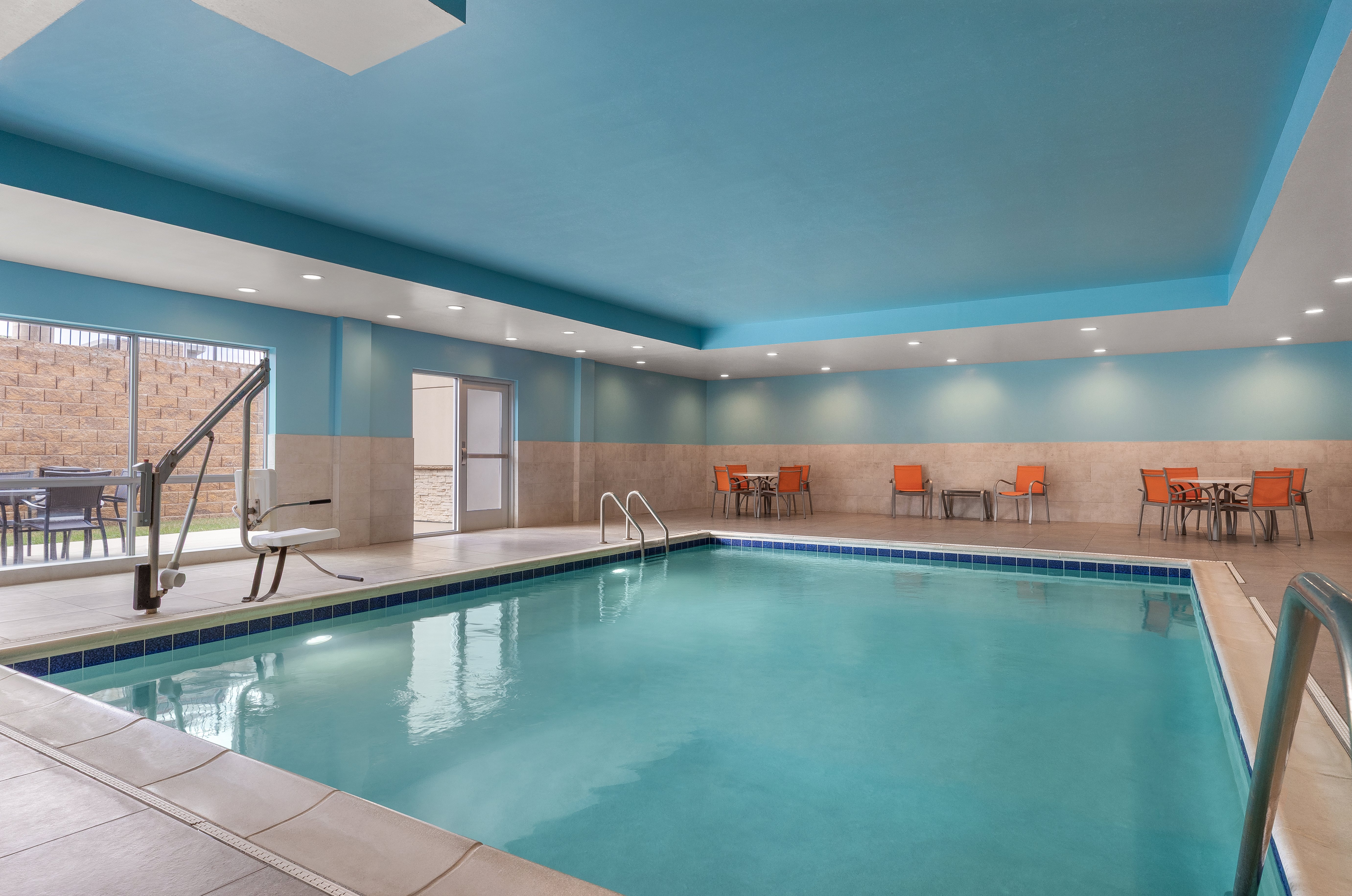 Holiday Inn Express Suites Staunton 39/75