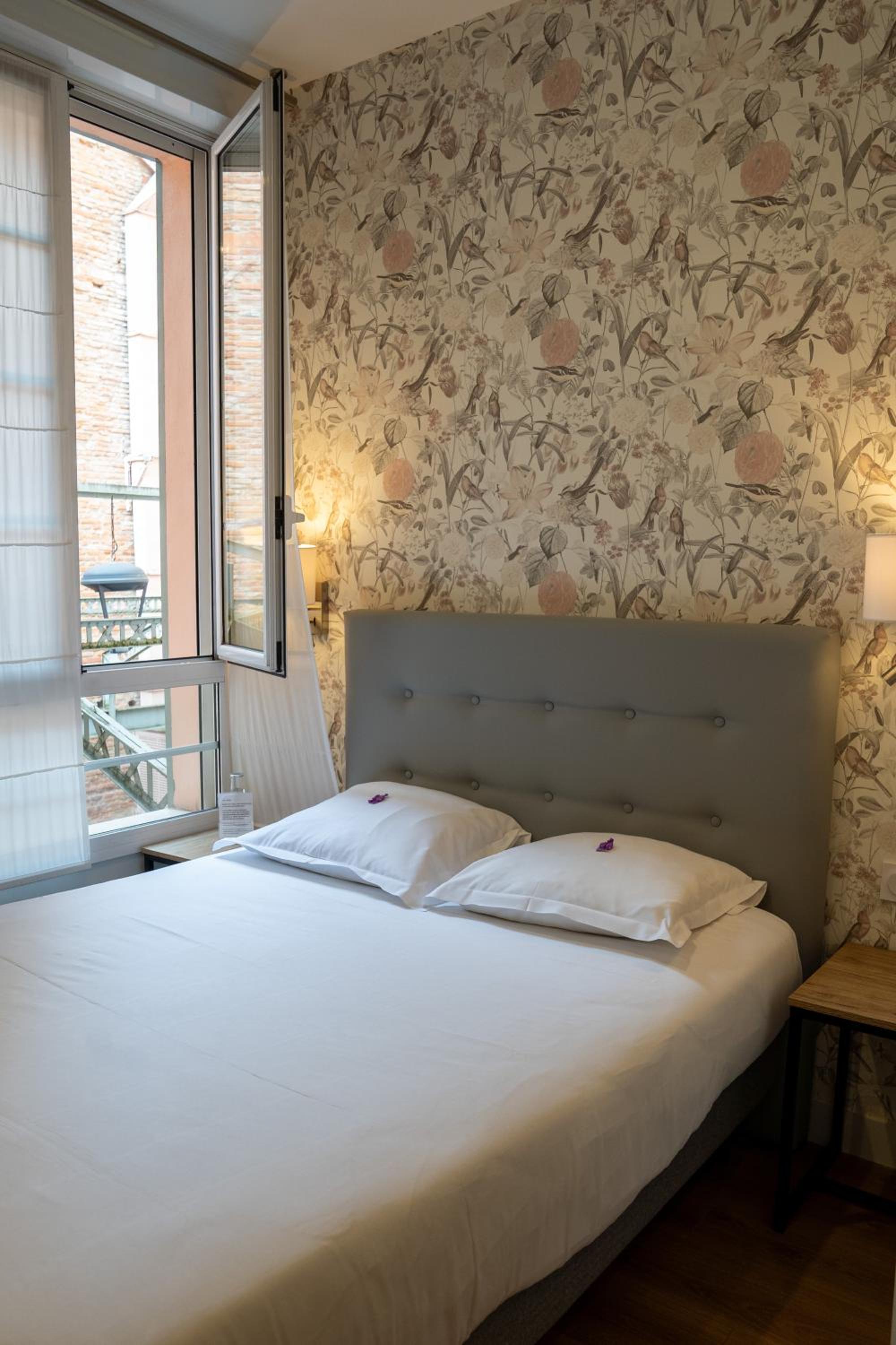 CLASSIC, DOUBLE OR TWIN BED