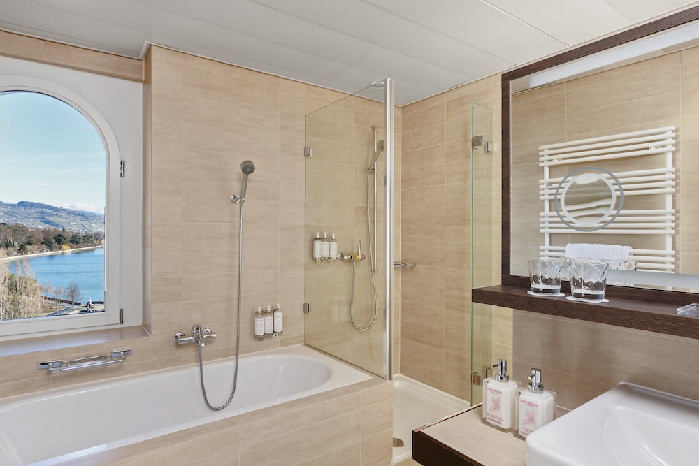 RIVIERA, SUITE, LAKE VIEW