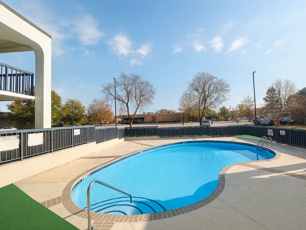 Baymont By Wyndham Fayetteville I-95 29/49