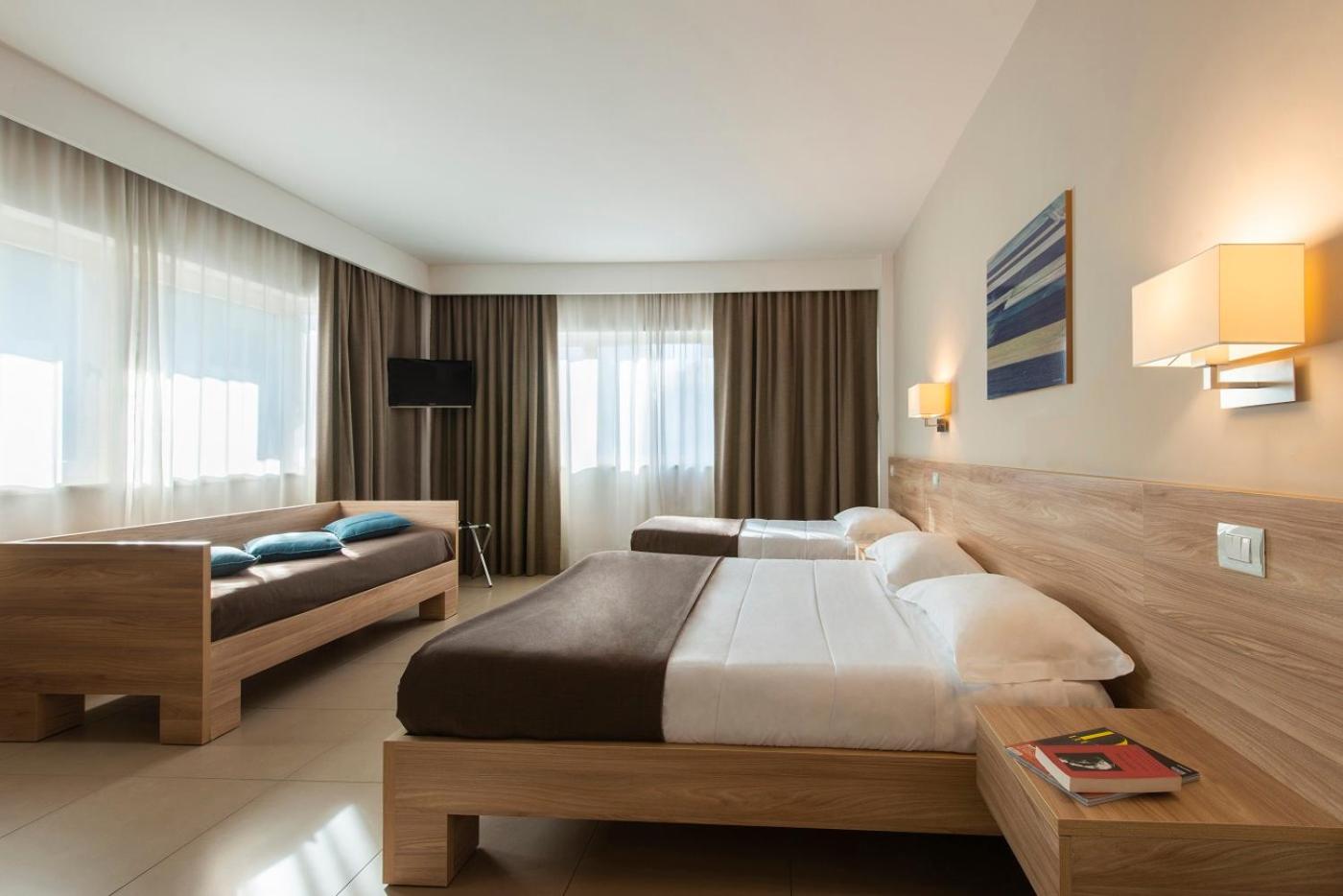 suite, kitchenette