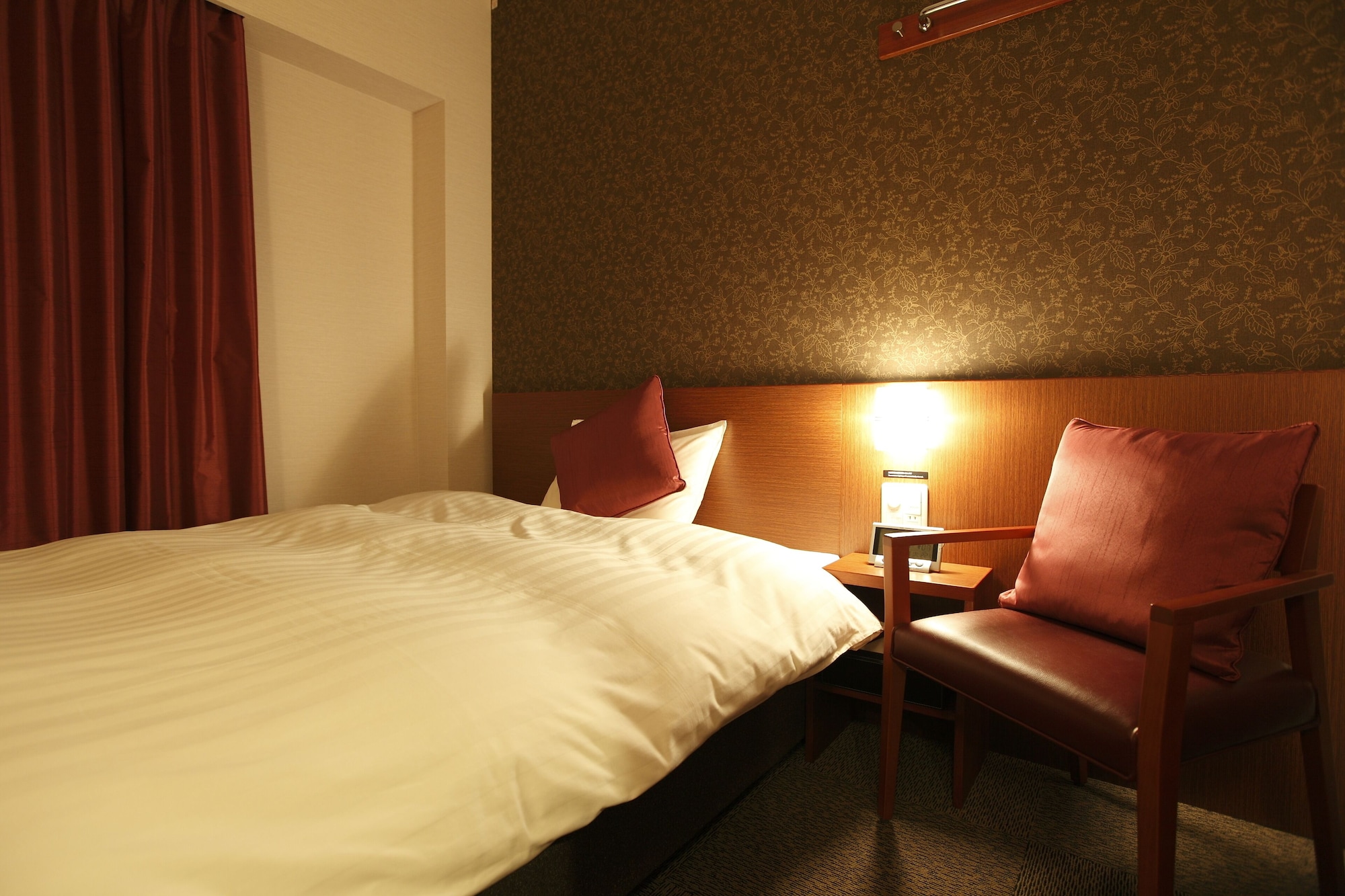 Moderate, Double Bed 3/8