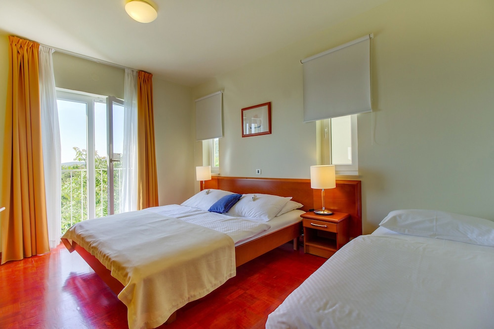 HOTEL MANORA 21/76